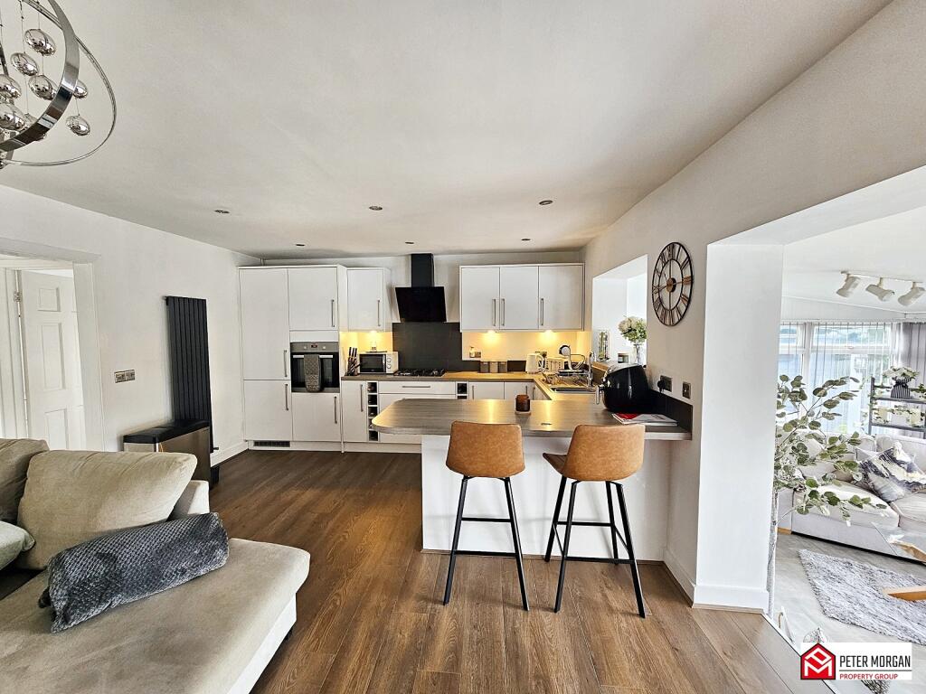 Open Plan Kitchen/ Dining/ Living