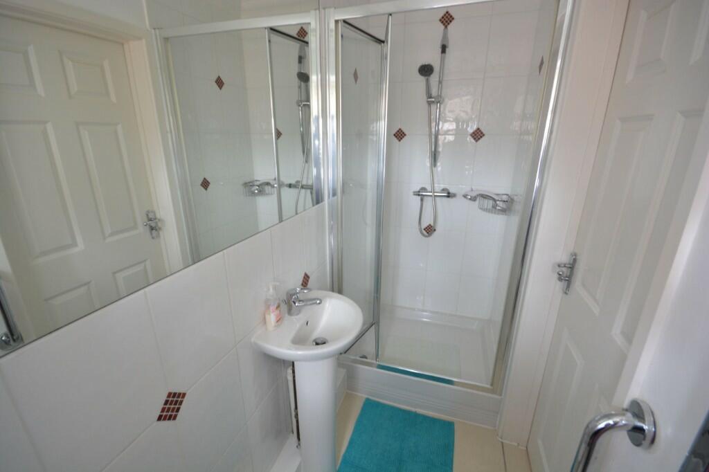 EN SUITE SHOWER ROOM