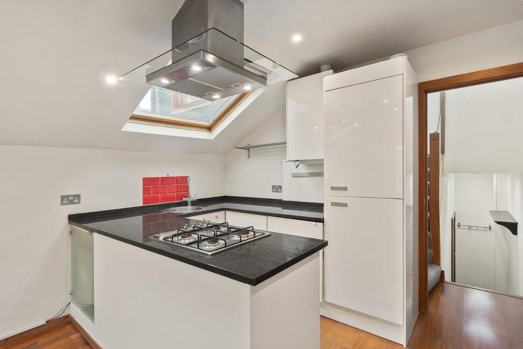 Kitchen (2).jpg