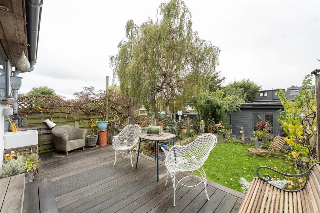 Beacontree Avenue, E17