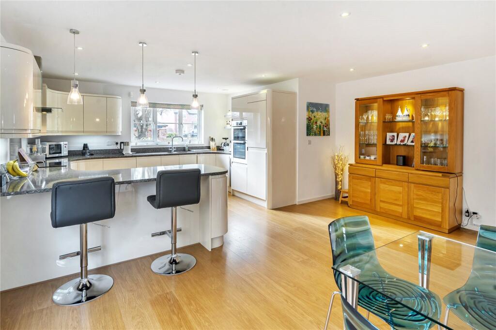 Kitchen/Breakfast Rm