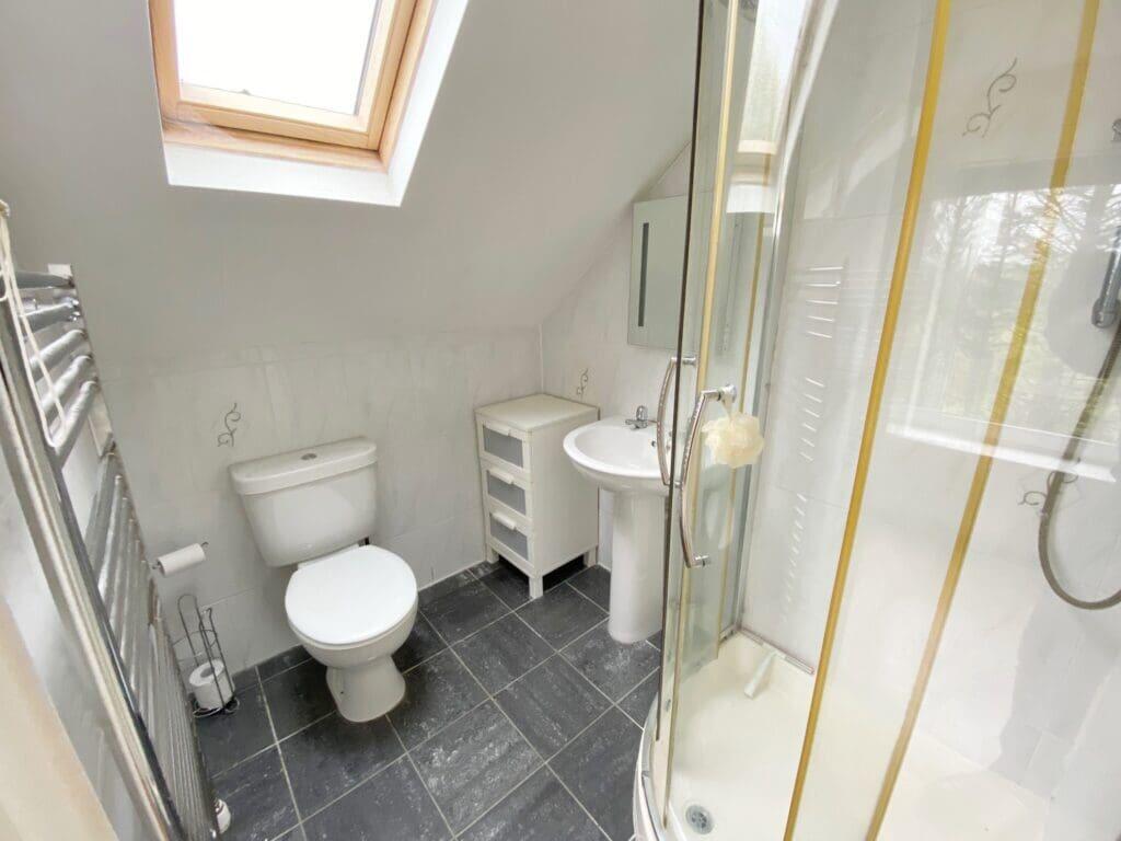 EN-SUITE SHOWER ROOM