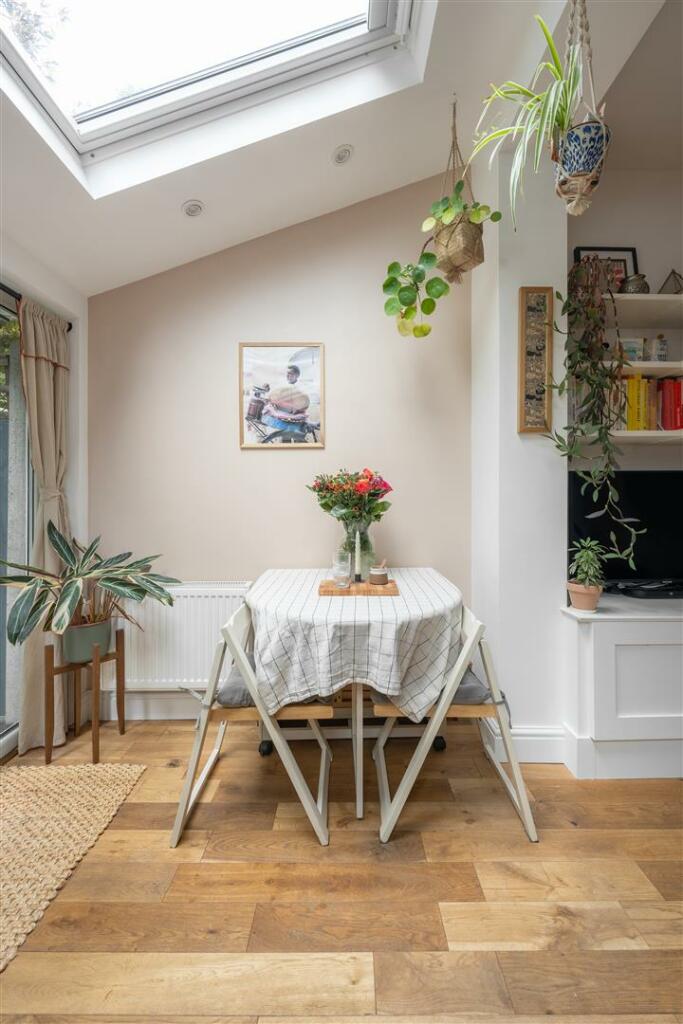 Cavendish Drive, E11