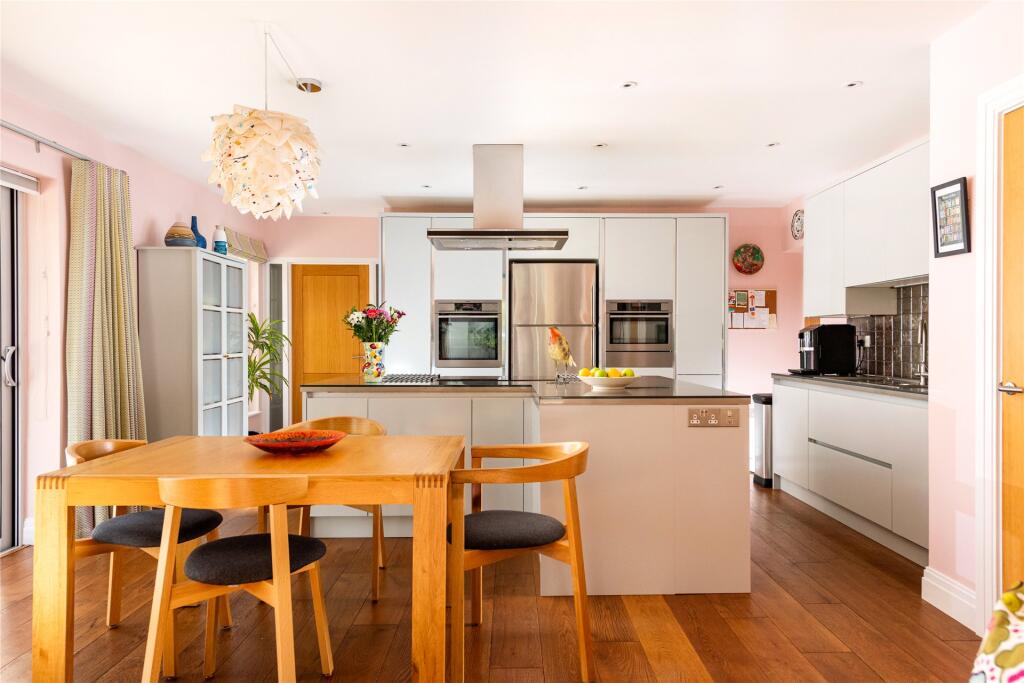 Kitchen/Breakfast 1