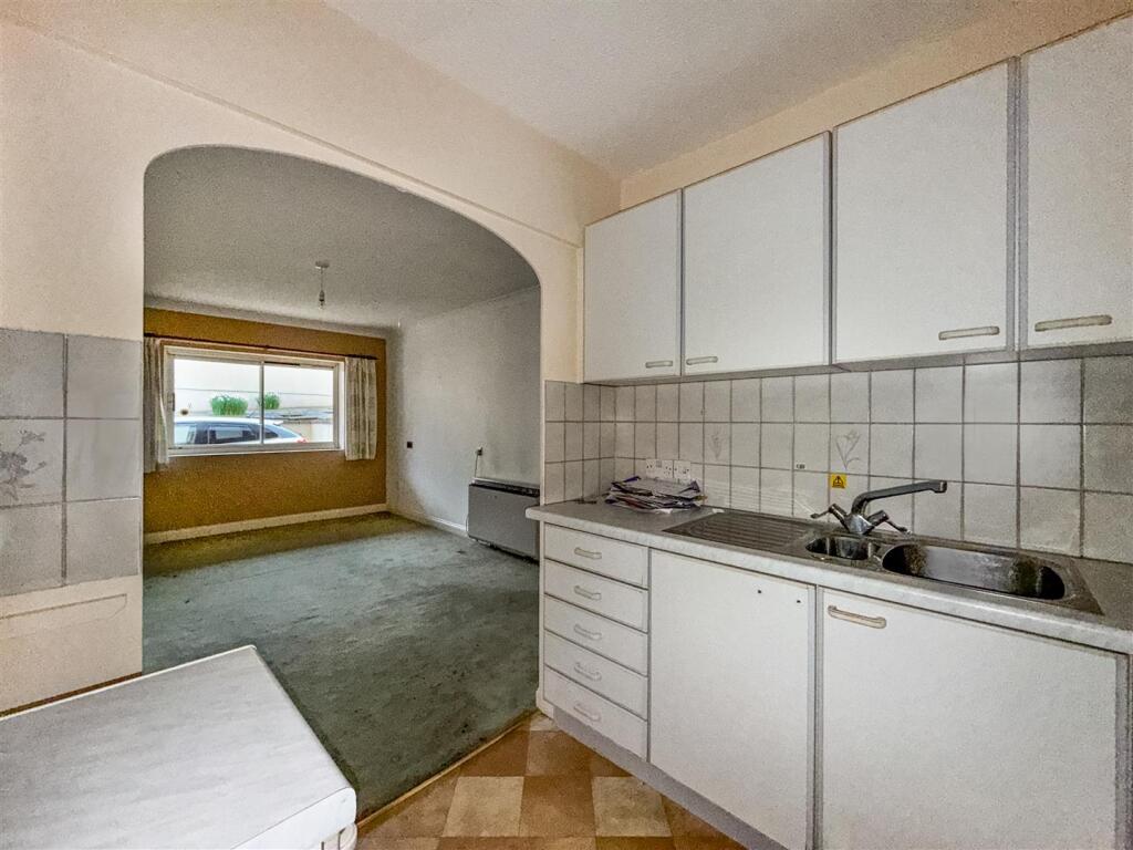 Freehold &amp; Flat 3 Dawes Court, Fisher Street, Paig