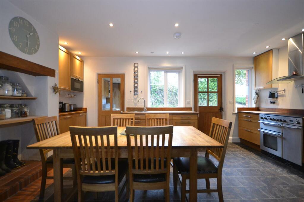 Kitchen/Dining Room
