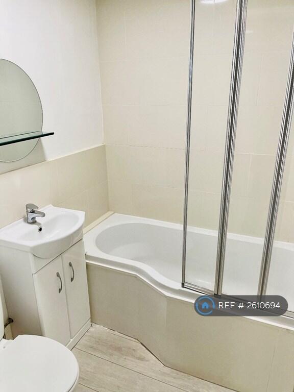 Bath With Shower Over Bath Clean And Modern 