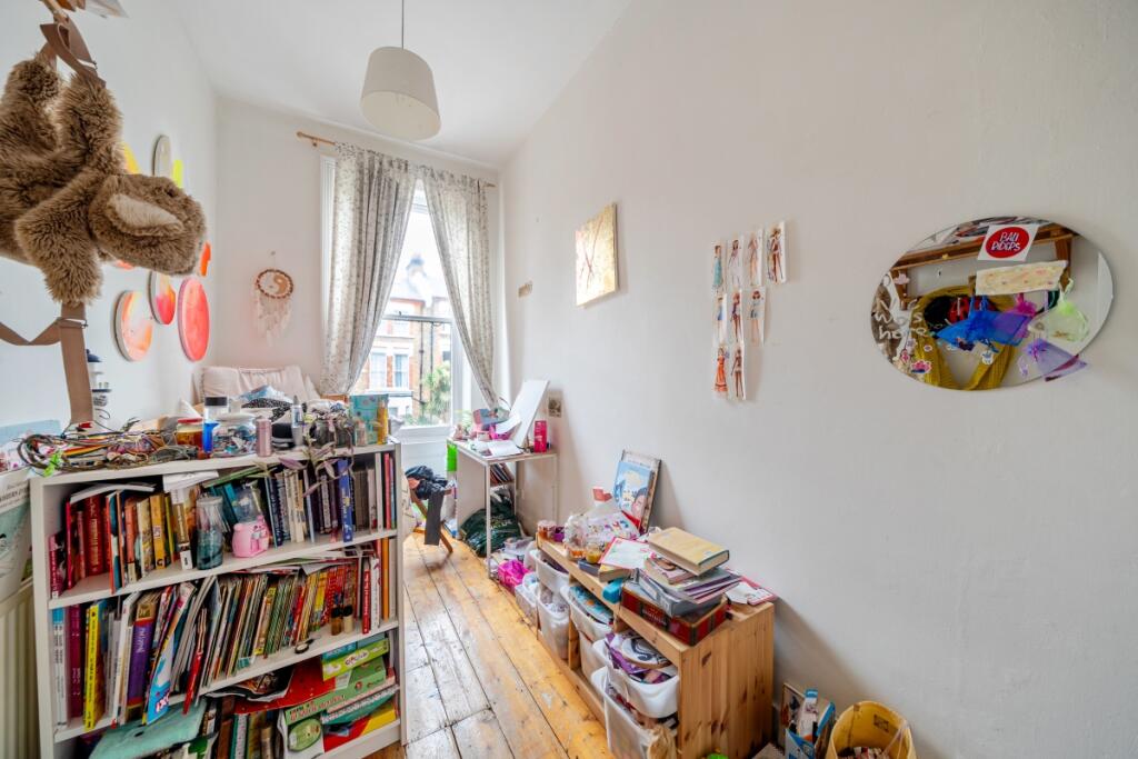 1370041-5-68f23cc...