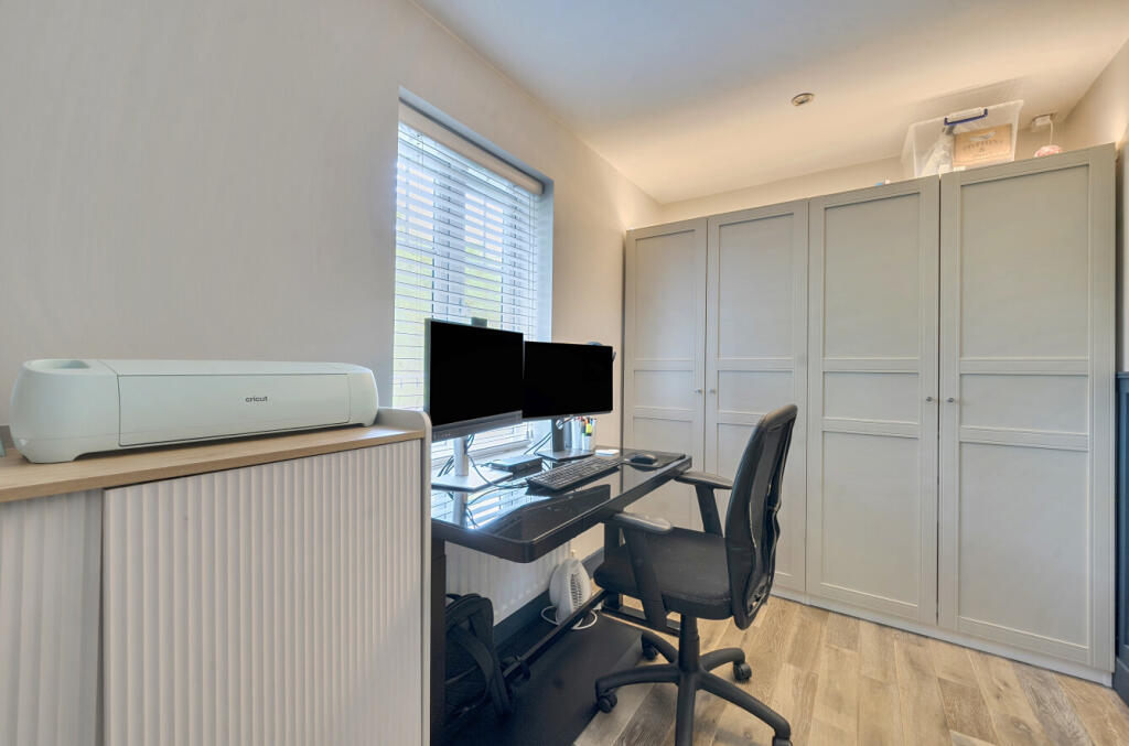 1362123-26-68dd61...