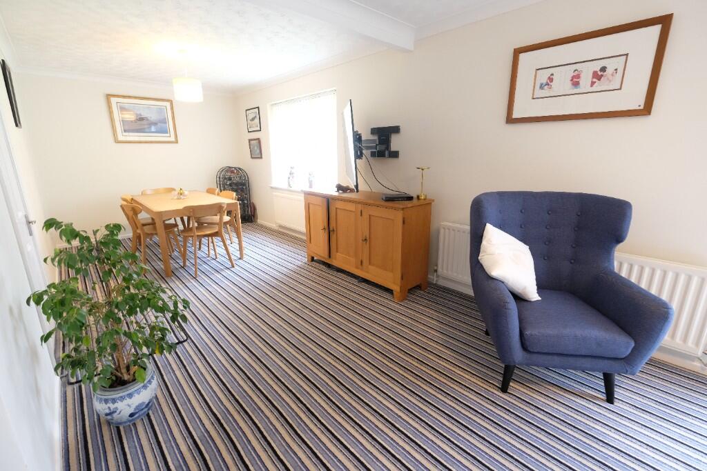 SITTING/DINING ROOM