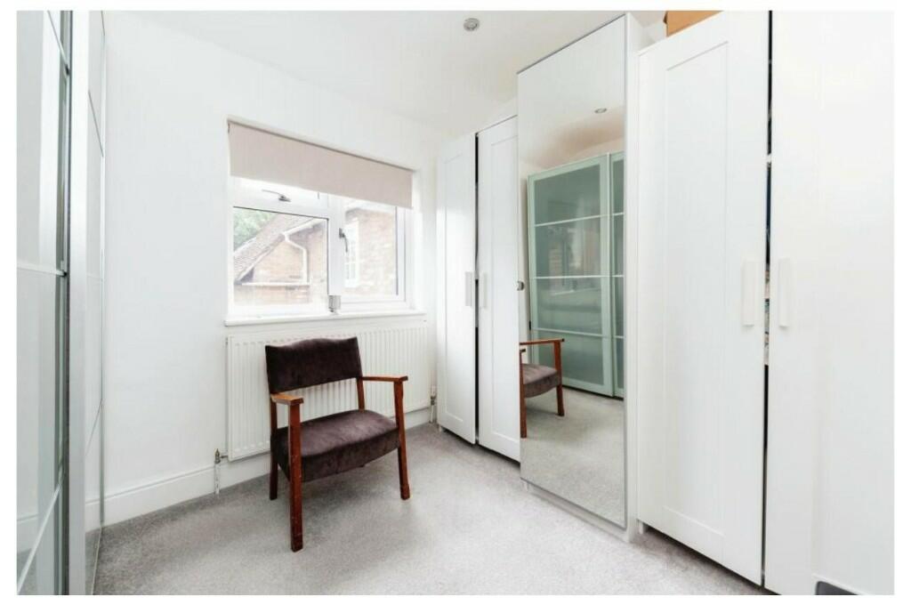 Entrance to en-suite