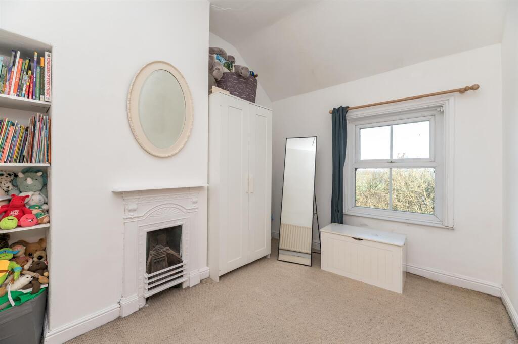 BEDROOM 2