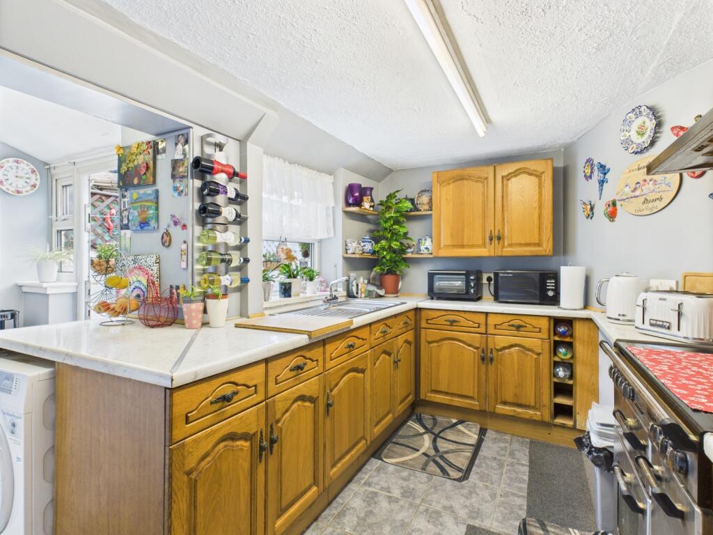 CAM03729G0-PR0107-STILL017