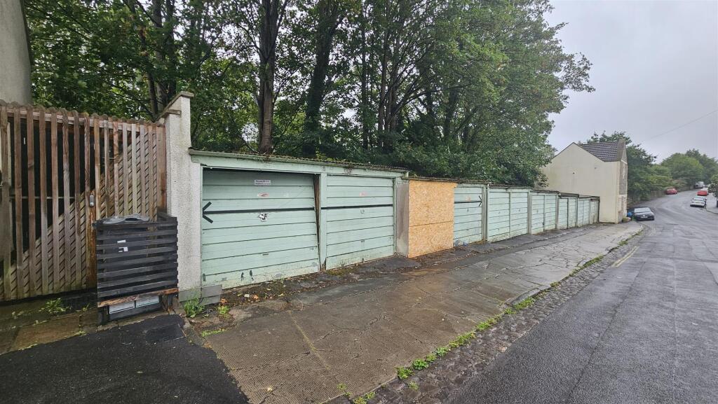 Garage 9 - 6 - Kensington Road