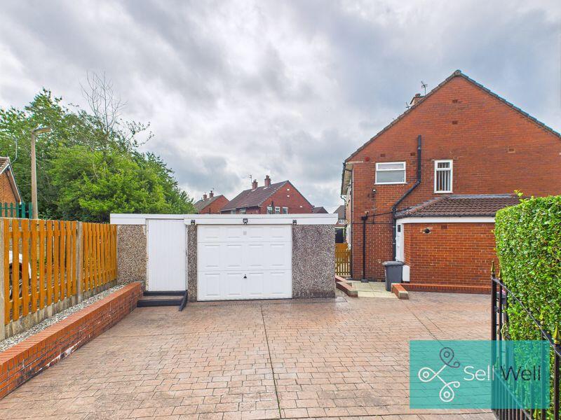 Driveway/Detached Garage