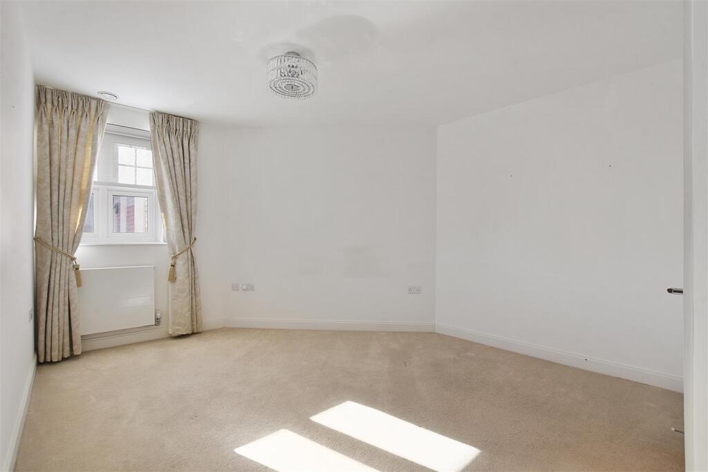 01-f363GCMCS - 28 Mountbatten House - Bedroom 2 -O