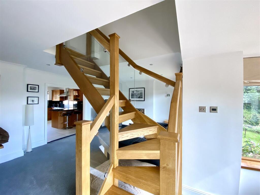 OPEN PLAN SITTING ROOM