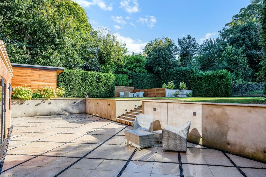 CUNLIFFE CLOSE, 1  (7).jpg