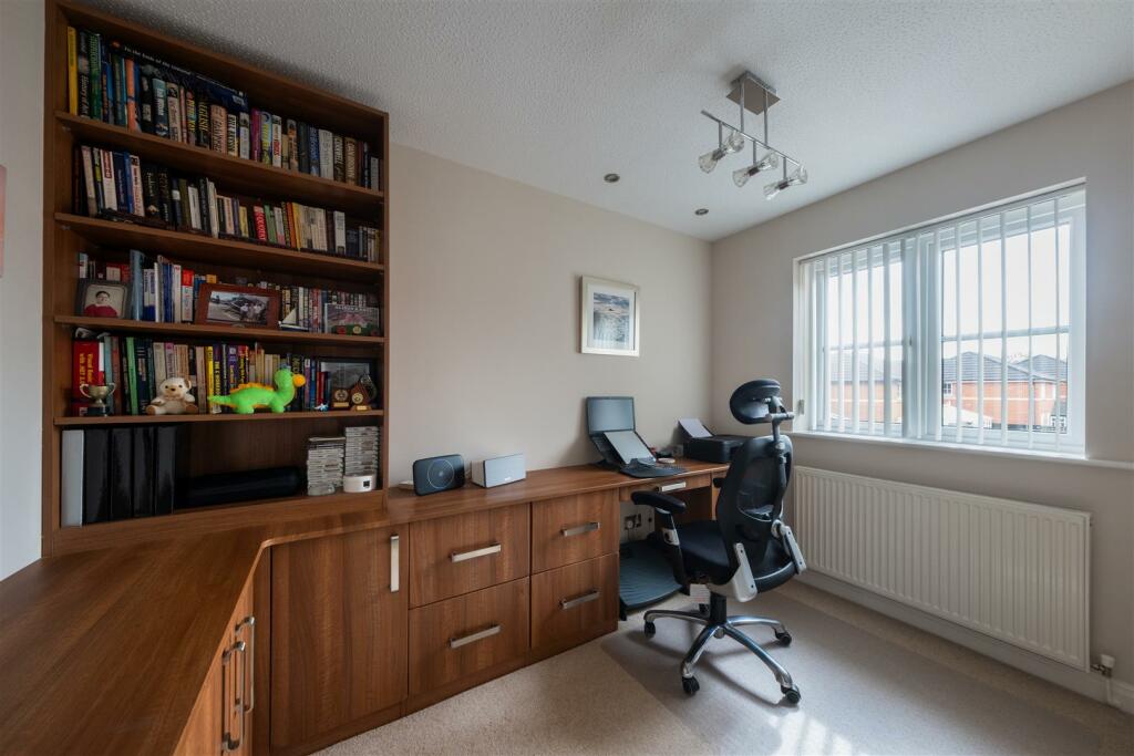 8 Cowmere Close-025.jpg