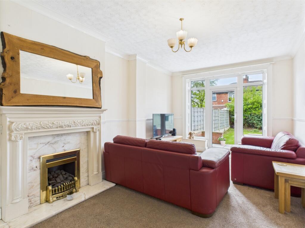 CAM03729G0-PR0034-STILL007