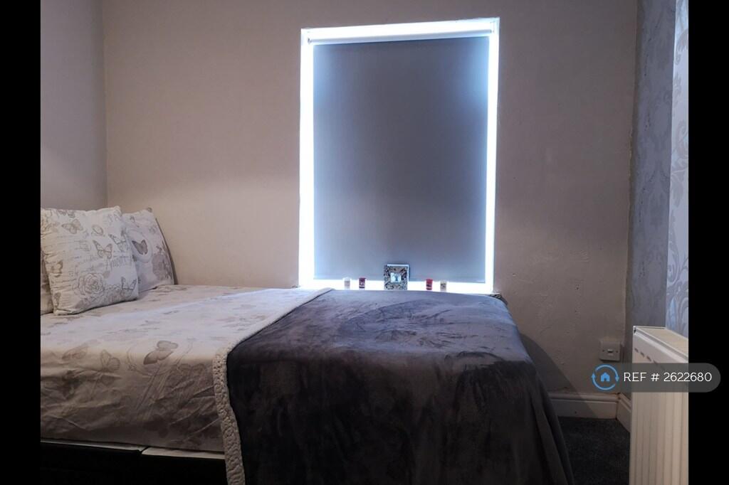 Room 4 Room With Under Bed Storage - Let