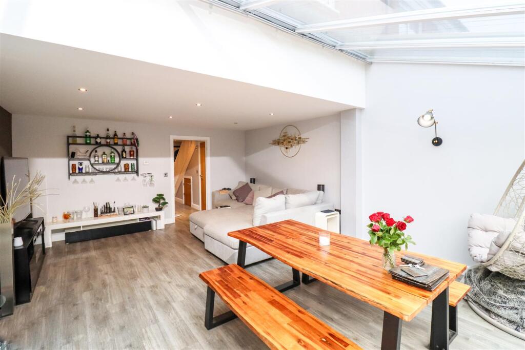 Living Room/Orangery