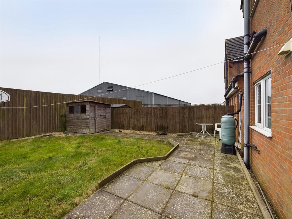 7 Vicarage Gardens NEW Jan 2021 (12).jpg