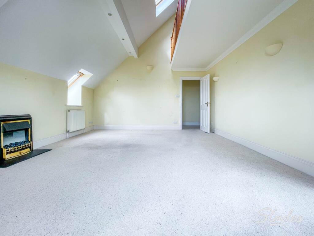 10 Carlton Dene loun