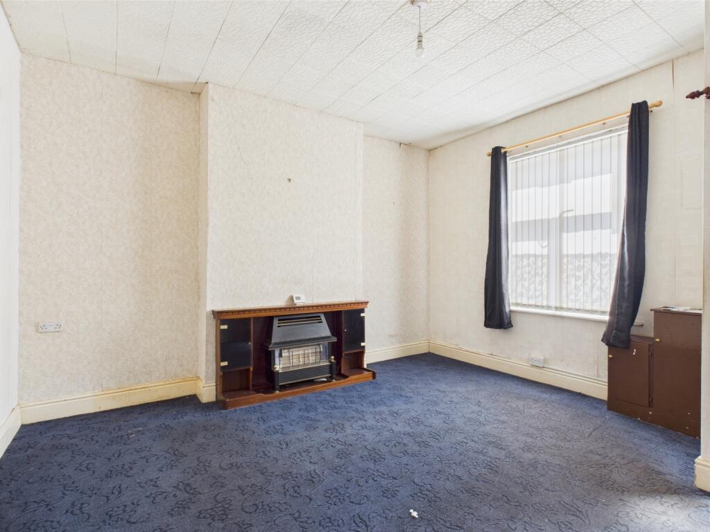 CAM03729G0-PR0050-STILL002