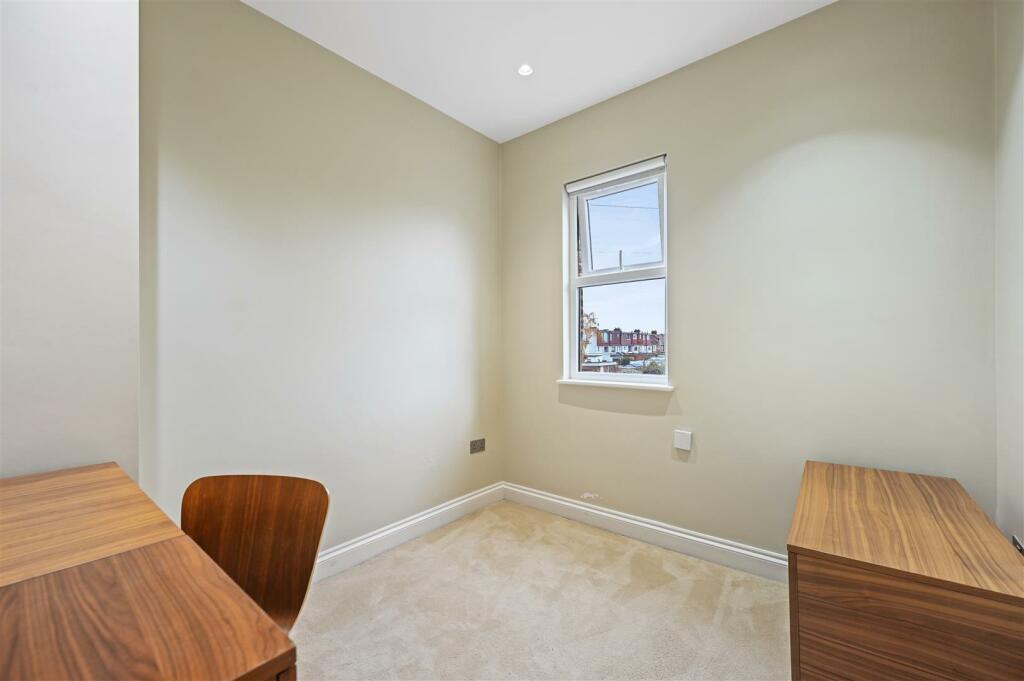 AR - Eastfields Road5.JPG