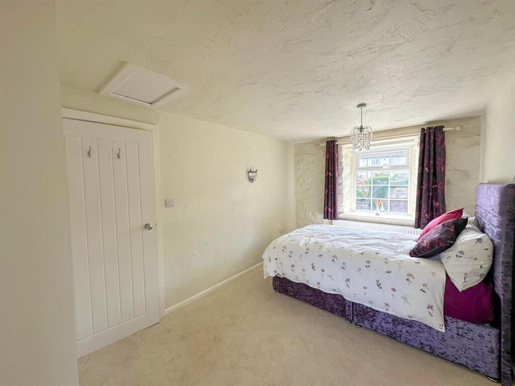 2 Bed Cottage, Keighley