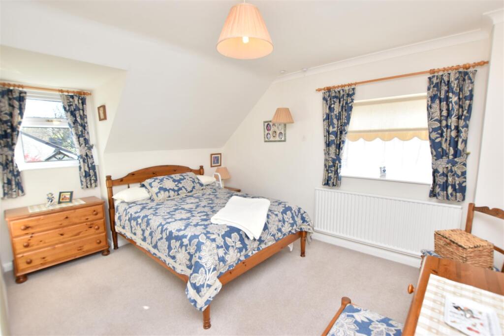 BEDROOM 2