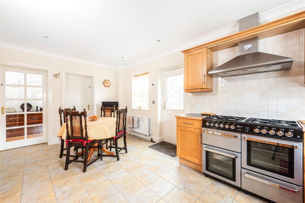 Kitchen/Breakfast Rm