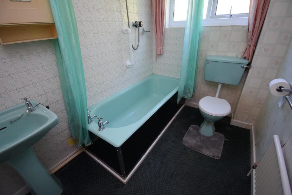 Bathroom.JPG