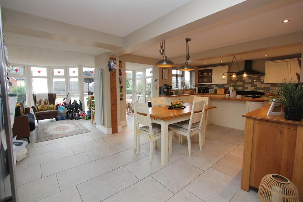 Kitchen Dining/ Sun Room