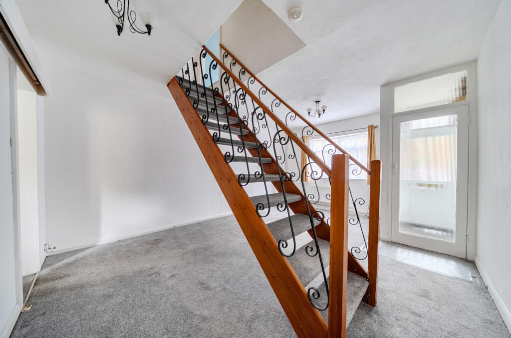 1369696-3-68f6155...