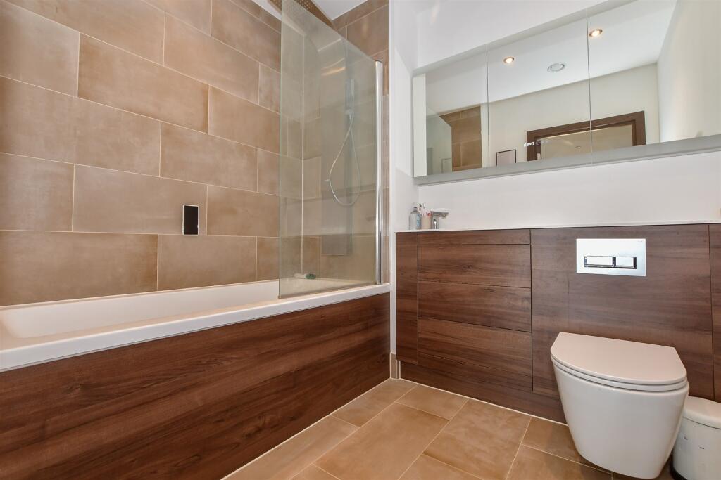 En-Suite Bathroom