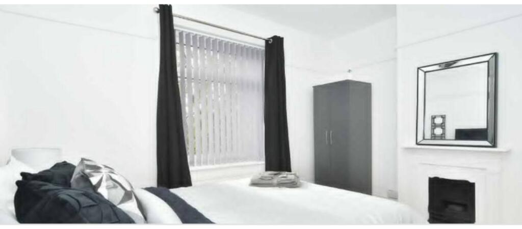 A bright and tidy double bedroom featuring a la...