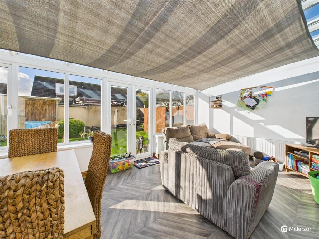 CCONSERVATORY/LOUNGE