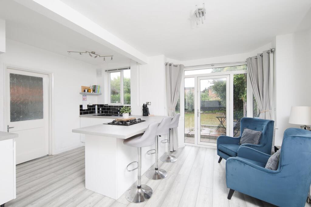 Lounge/Kitchen