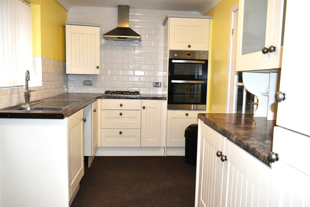 kitchen 2.JPG