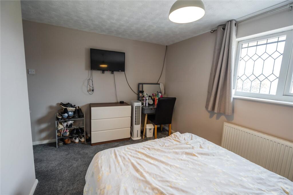 Bedroom 1 (2)