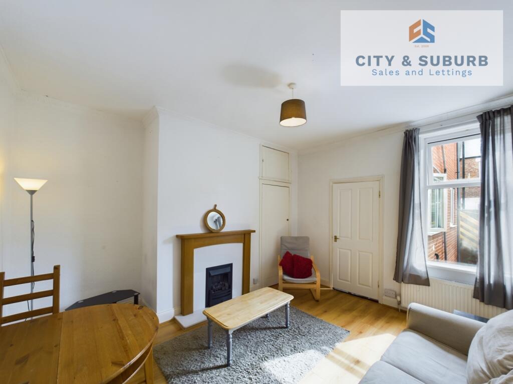 CAM01351G0-PR0037-STILL012