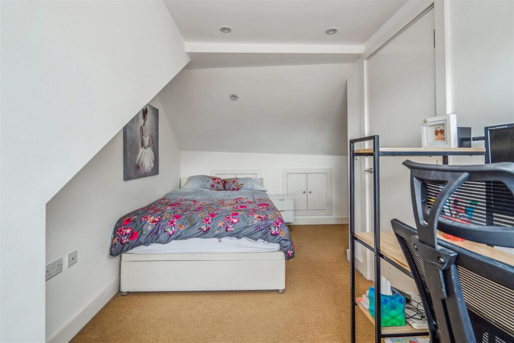 Flat 7 Vintner House-12.jpg