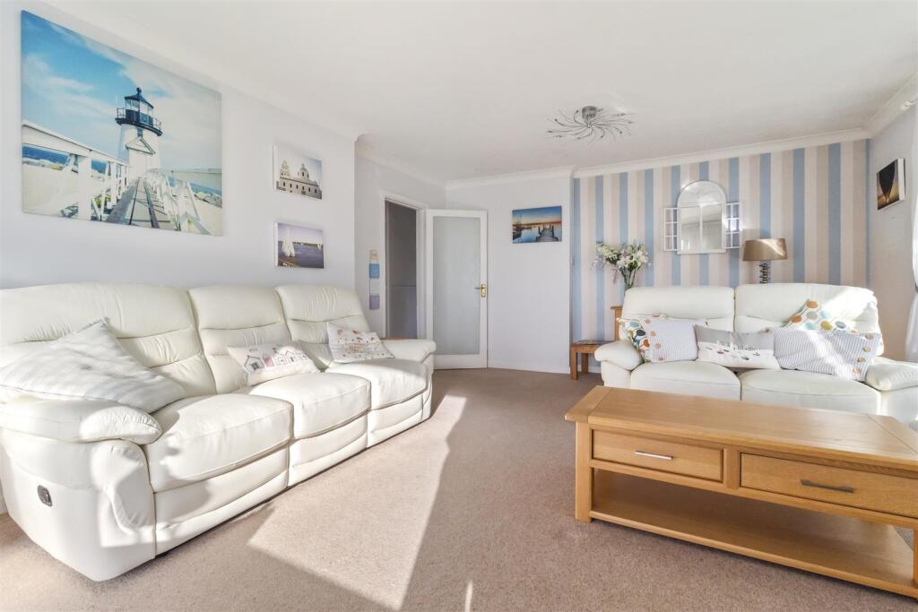 7 St Hellier Court-007.JPG