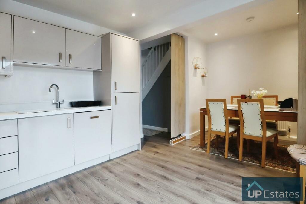 KITCHEN/ DINER