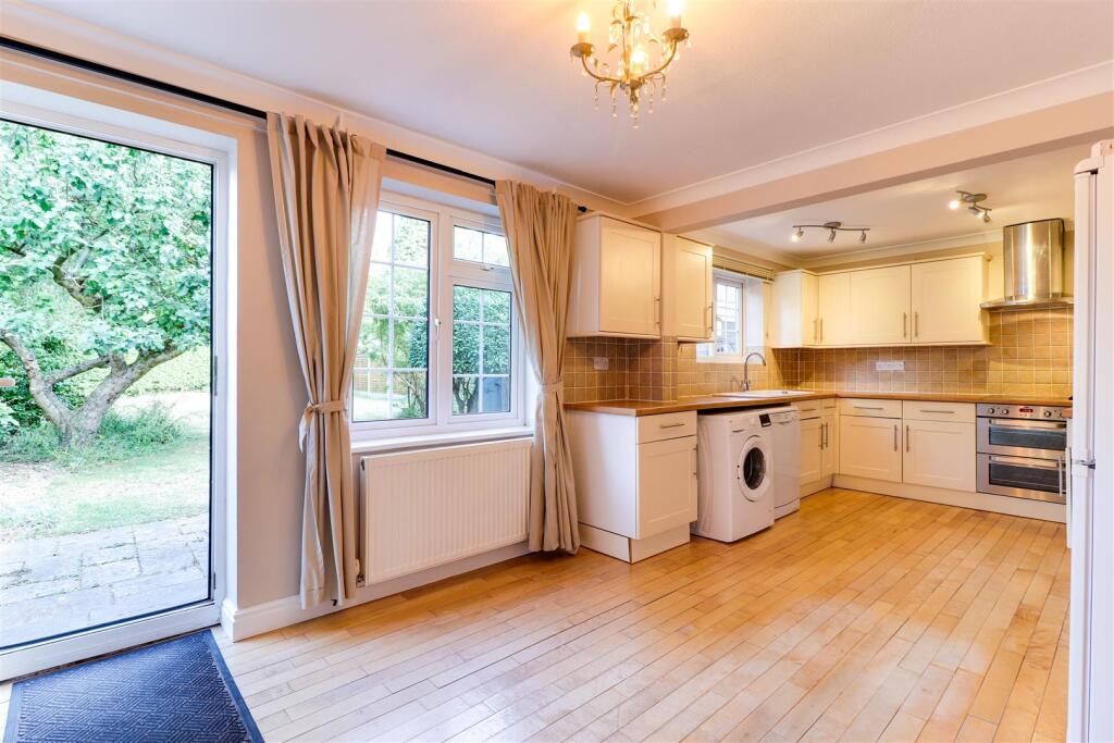 11. Kitchen diner 1.1.jpg