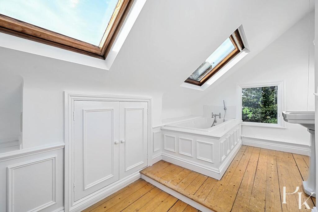 17 Marine Avenue BN3 (25).jpg