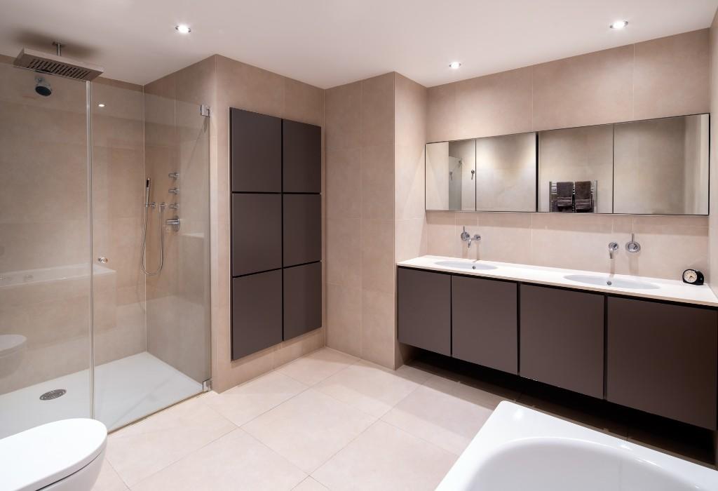 Principal bathroom