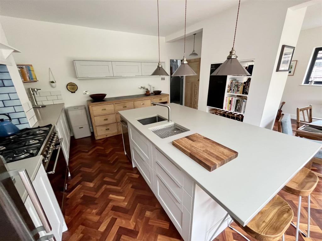 Kitchen Area 3